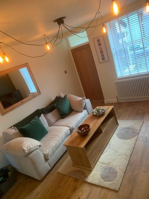 Quaint 1 Bedroom In Pudsey, Leeds Holiday home *