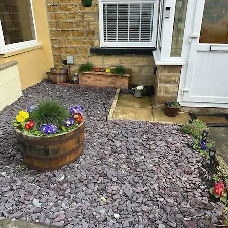 Quaint 1 Bedroom Cottage In Pudsey, Leeds Exterior photo
