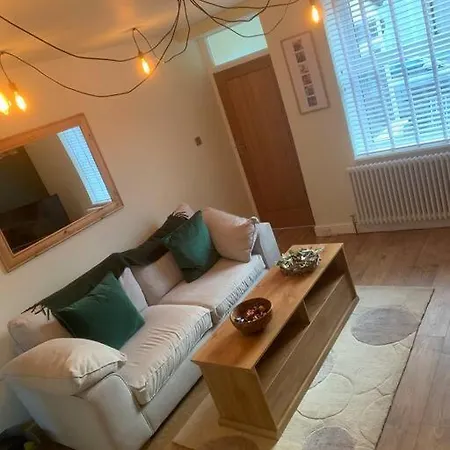 Quaint 1 Bedroom Cottage In Pudsey, Leeds Exterior photo