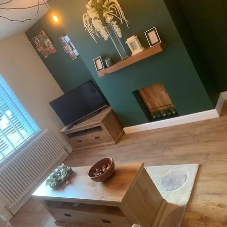 Quaint 1 Bedroom Cottage In Pudsey, Leeds Exterior photo