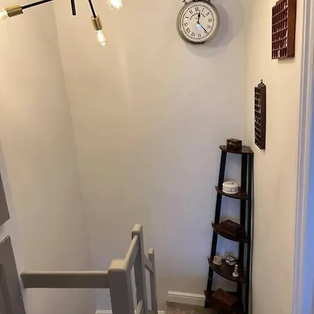 Quaint 1 Bedroom Cottage In Pudsey, Leeds Exterior photo